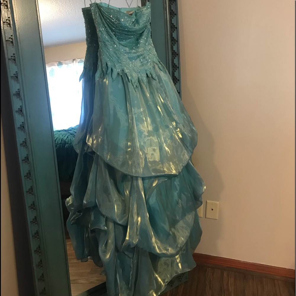 Mermaid colored floor length prom/homecoming dress
